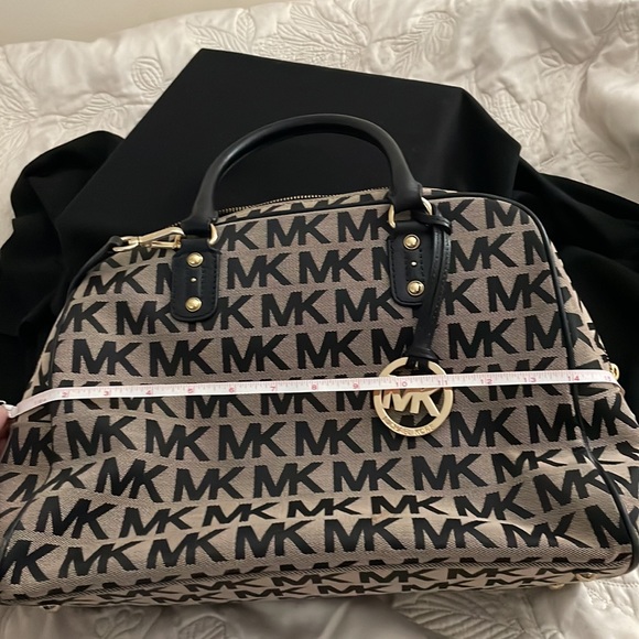 Michael Kors Purse - Picture 15 of 16